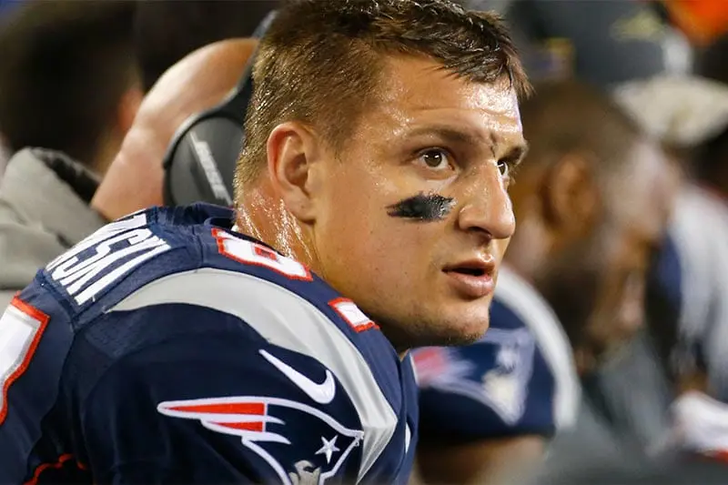 Super Bowl betting picks, market trends & Gronkowski news