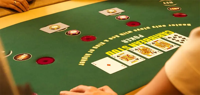 How do you play Caribbean Stud Poker?