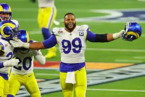 Aaron Donald signs new LA Rams deal
