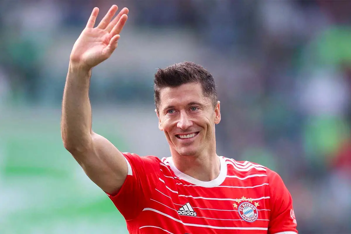 Robert Lewandowski joins Barcelona from Bayern Munich