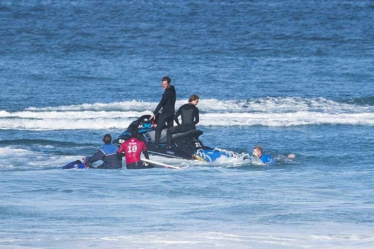 Fanning and Medina pulled out at J-Bay due to sharks